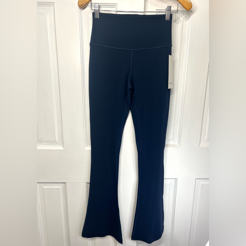 🆕lululemon 🍋Align™ High-Rise Mini-Flared Pant
Regular Sz 6 Colour True Navy - Picture 6 of 9